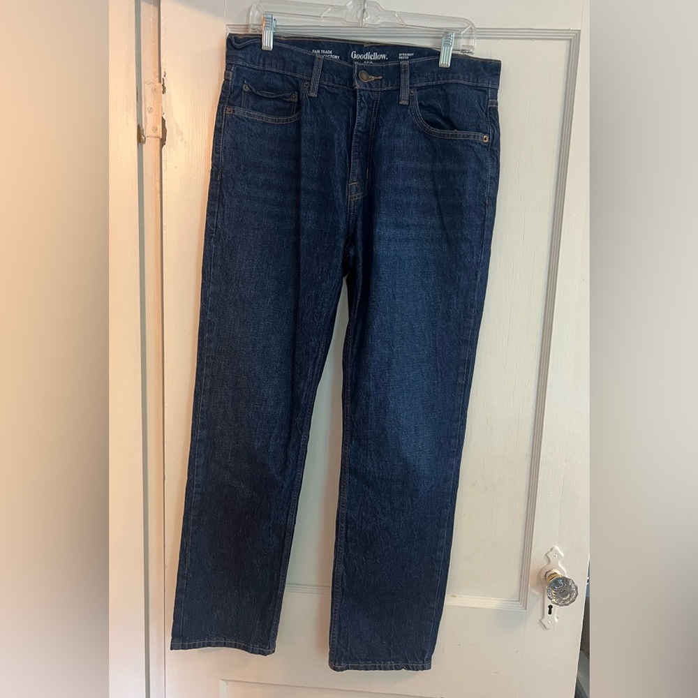 Goodfellow Men's Dark Blue Straight Jeans
34 waist, 30 inseam. Tried on once
